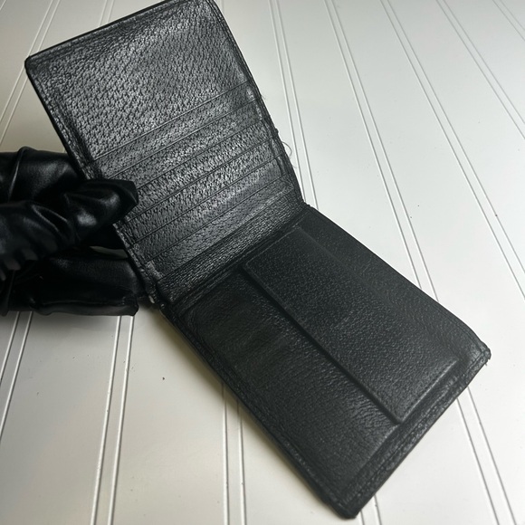 SOLD Gucci Vintage Black Bi-Fold Unisex Wallet - Picture 8 of 16